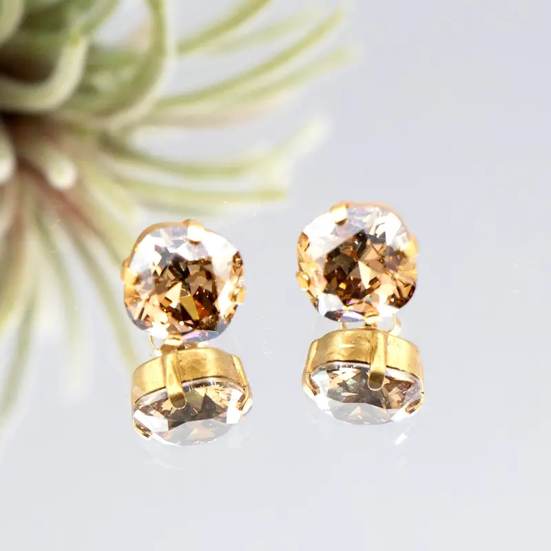Champagne-Tone Crystal Stud Earrings – Gold-Plated Design 1