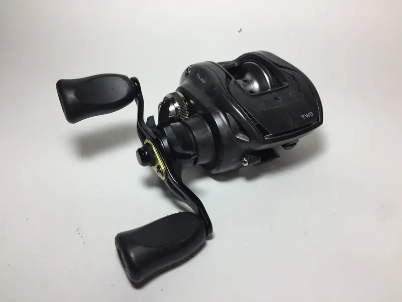 Daiwa T3 Mx 1016 H-Tw Right-Hand Baitcasting Reel Handle 1