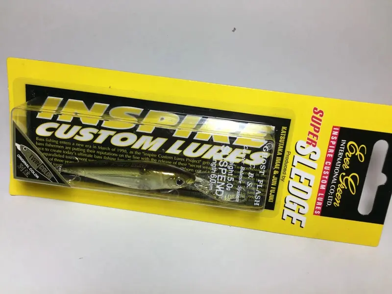Ever Green Inspire Custom Lure: Super Sledge – T04 B/W Ayu Twin Color 1