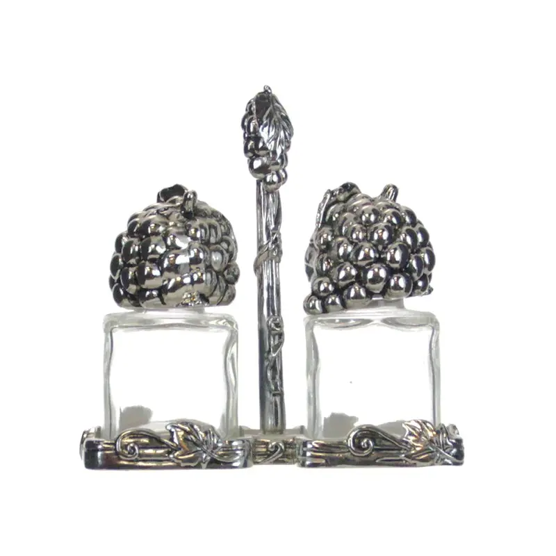 Grape-Shaped Mini Salt And Pepper Shakers 1