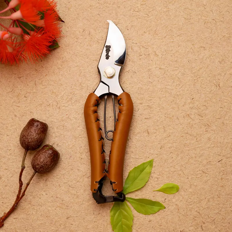 Hand-Forged Secateurs With Japanese Tan Leather Handles – 200Mm 1