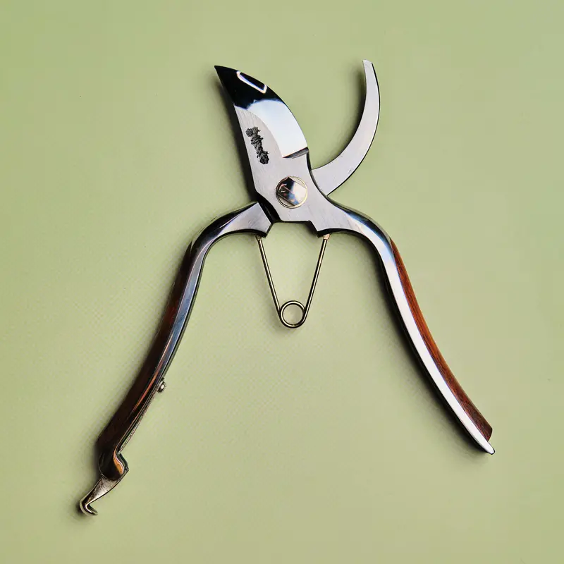 Handcrafted Japanese Secateurs With Bubinga Wood Handles – 200Mm 1
