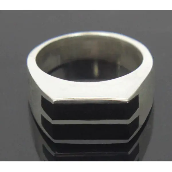Minimalist Onyx Sterling Silver Ring – Size 9.5 1