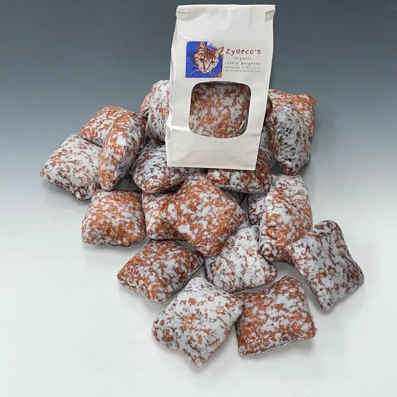 Zydeco’S Catnip-Infused Beignet Treats 1